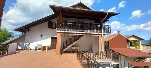 casa indipendente in vendita a Borgosesia