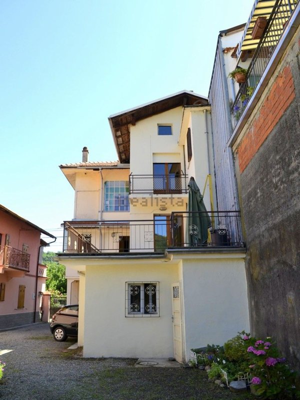 casa semindipendente in vendita a Borgosesia