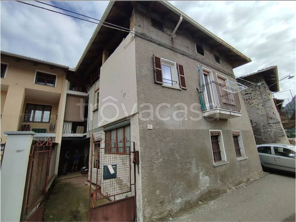 casa indipendente in vendita a Borgosesia