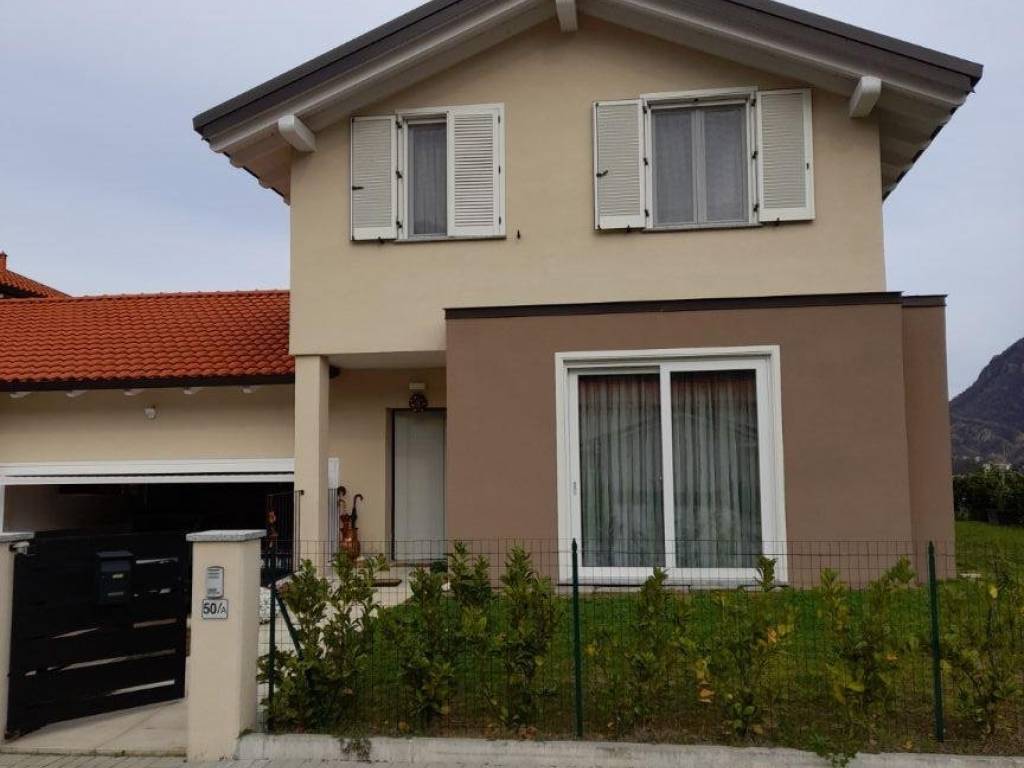 casa indipendente in vendita a Borgosesia