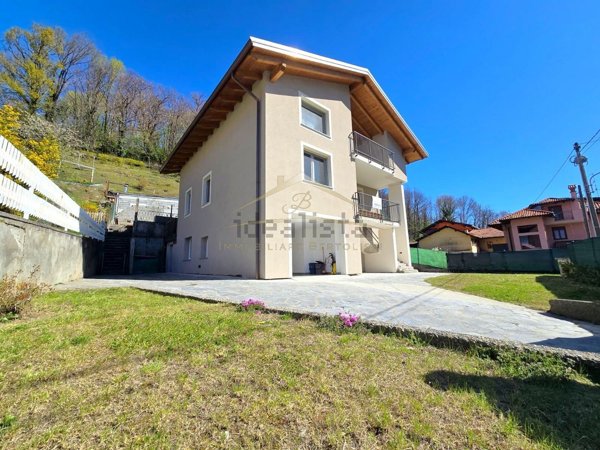 casa indipendente in vendita a Borgosesia
