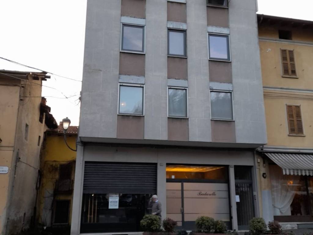negozio in vendita a Borgosesia