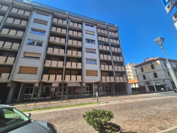 negozio in vendita a Borgosesia