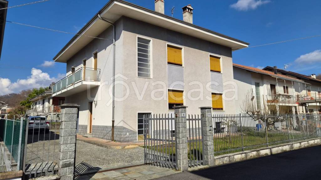 casa indipendente in vendita a Borgosesia