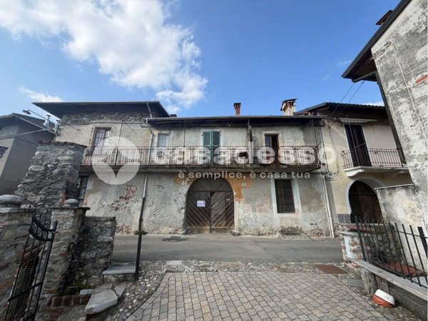 casale in vendita a Borgosesia
