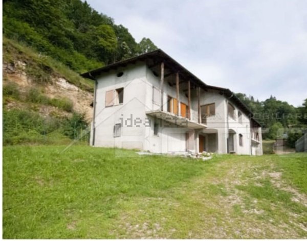 casa indipendente in vendita a Borgosesia