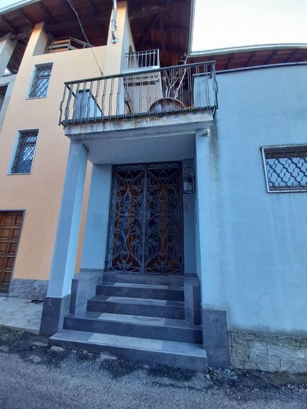 casa indipendente in vendita a Borgosesia
