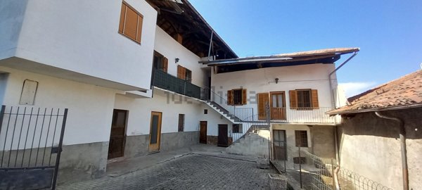 casa indipendente in vendita a Borgosesia