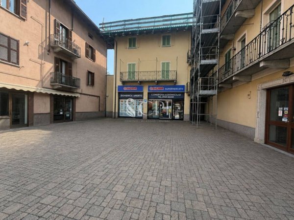 negozio in vendita a Borgosesia