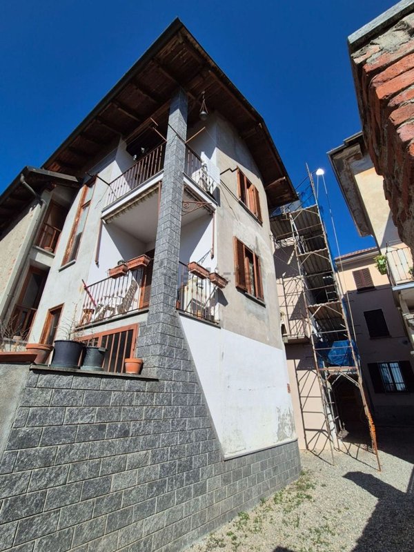 casa indipendente in vendita a Borgosesia
