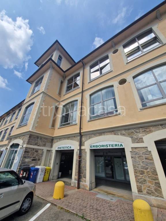 negozio in vendita a Borgosesia