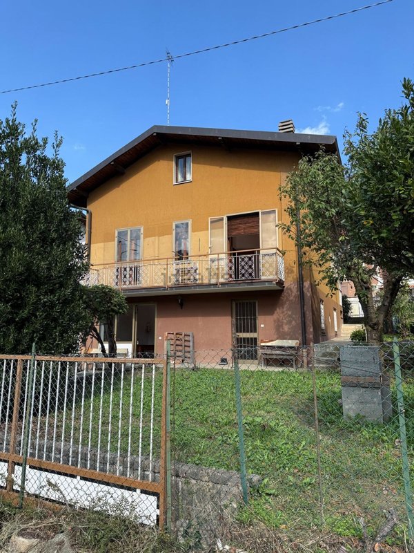 casa indipendente in vendita a Borgosesia