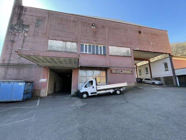 locale commerciale in vendita a Borgosesia
