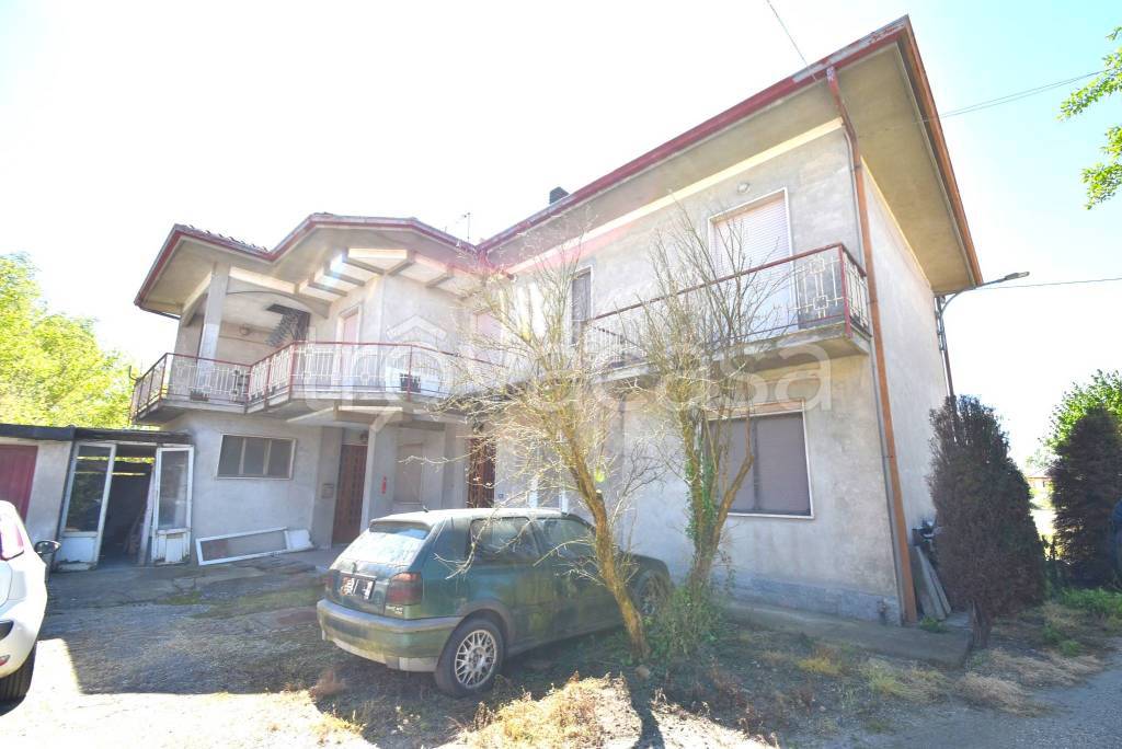 casa indipendente in vendita a Borgo Vercelli