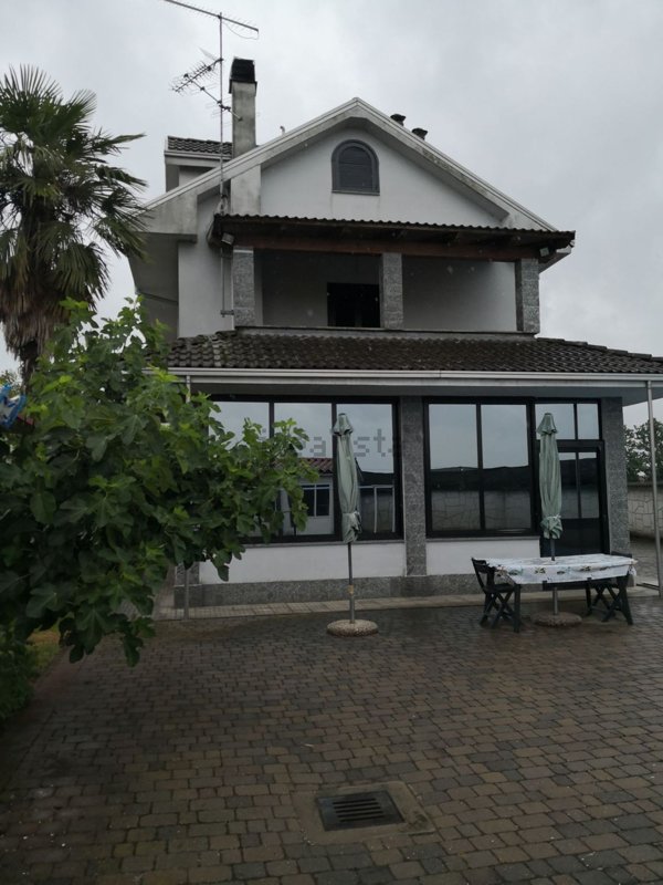 casa indipendente in vendita a Borgo Vercelli