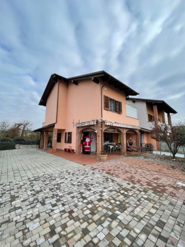 casa indipendente in vendita a Borgo Vercelli