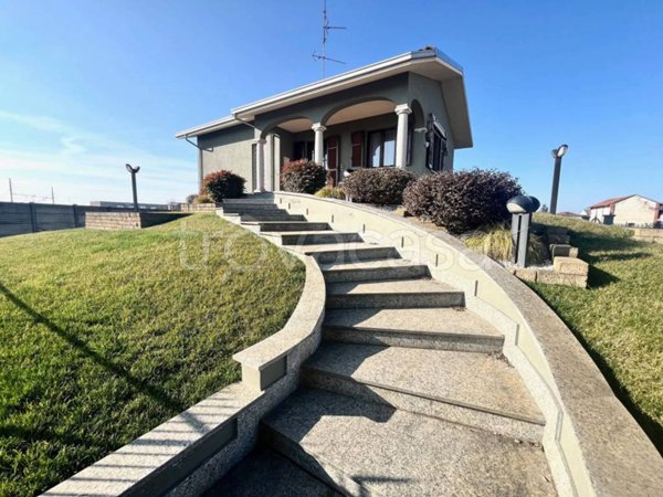 casa indipendente in vendita a Borgo Vercelli