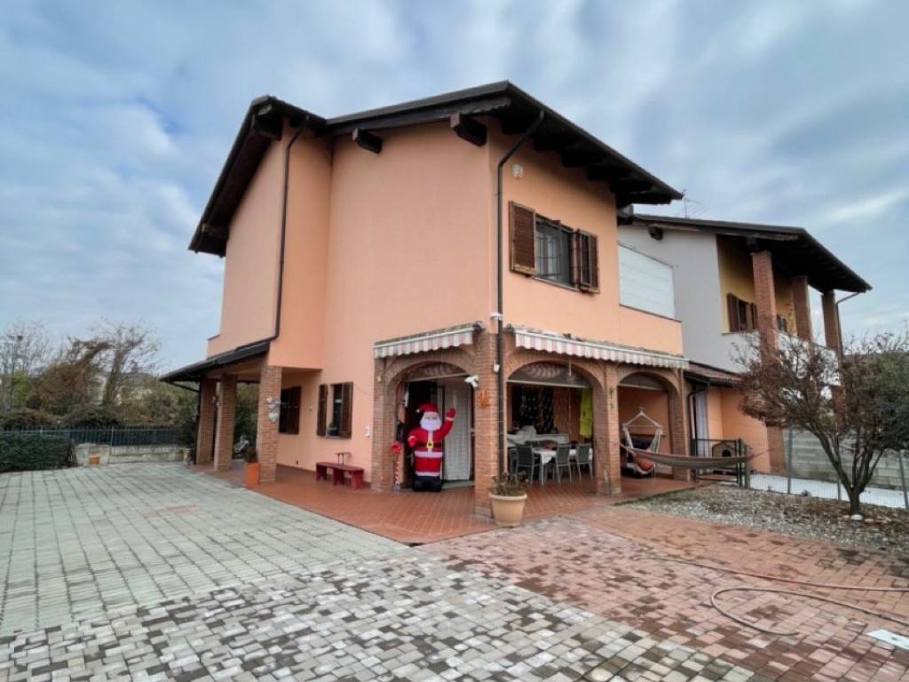 casa indipendente in vendita a Borgo Vercelli