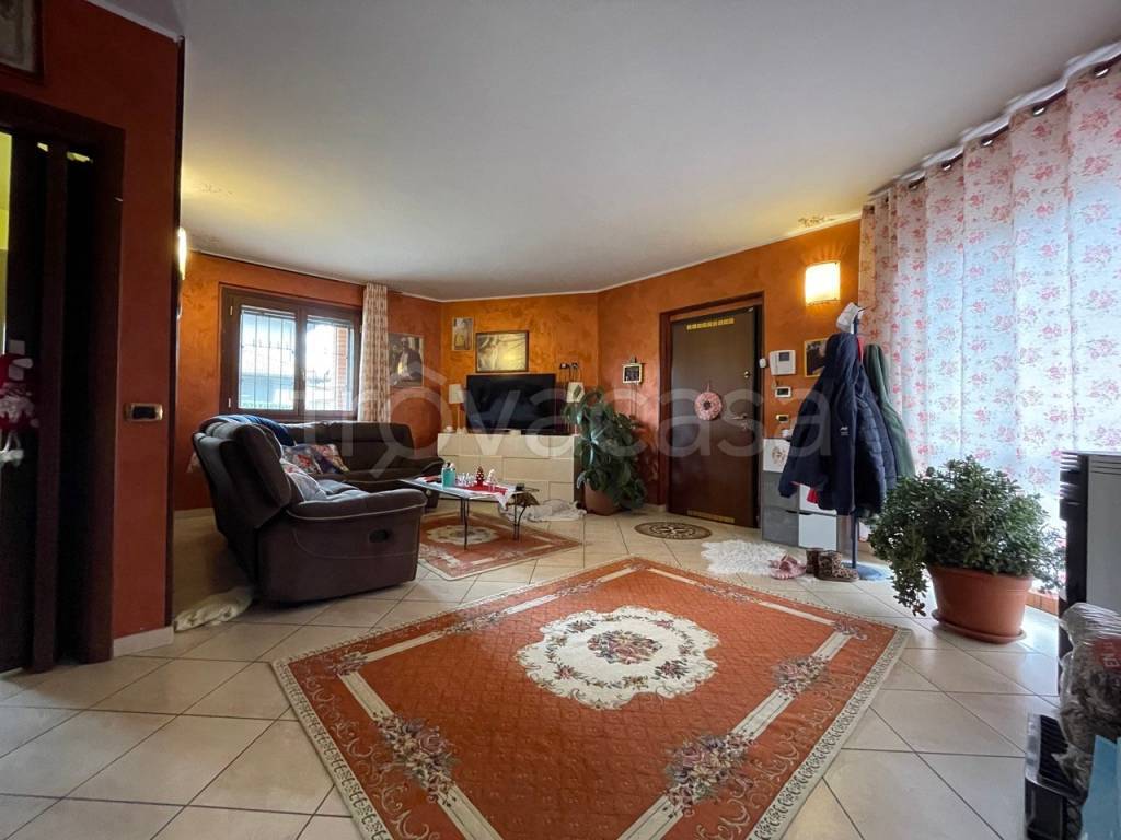 casa indipendente in vendita a Borgo Vercelli
