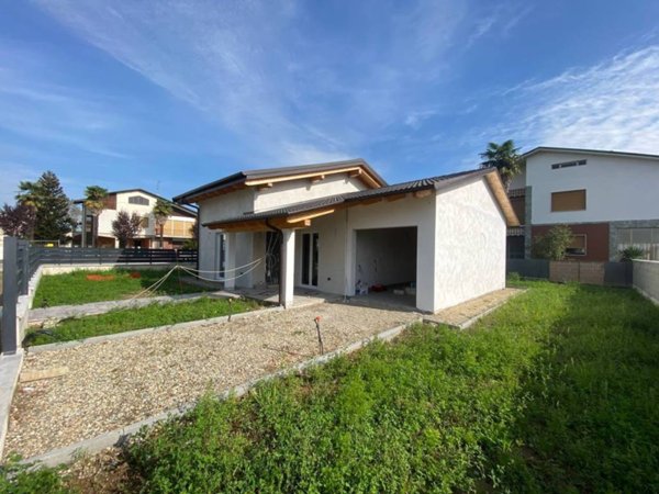 casa indipendente in vendita a Borgo Vercelli