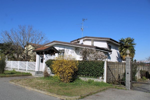 casa indipendente in vendita a Borgo Vercelli