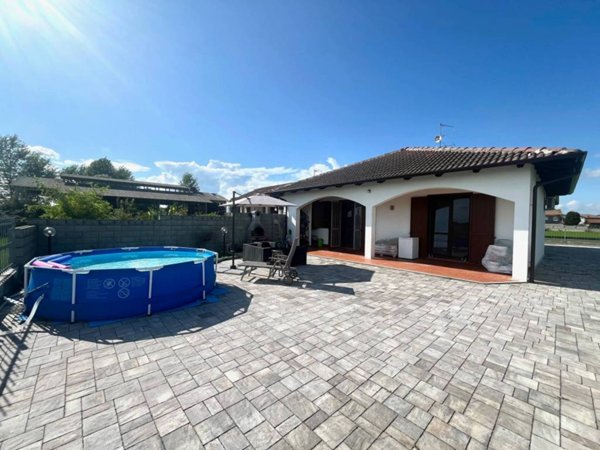 casa indipendente in vendita a Borgo Vercelli
