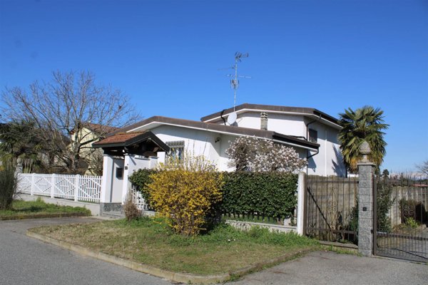 casa indipendente in vendita a Borgo Vercelli