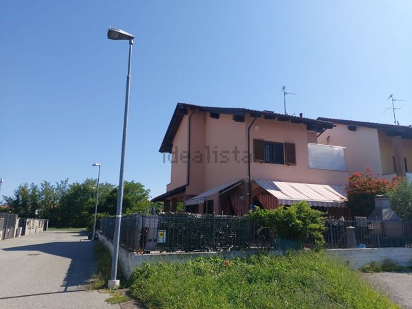 casa indipendente in vendita a Borgo Vercelli