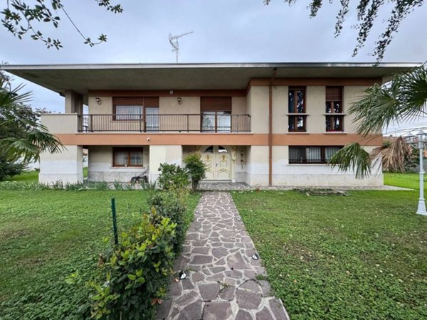 casa indipendente in vendita a Borgo Vercelli