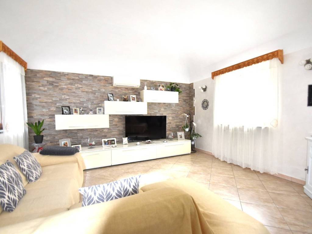 casa indipendente in vendita a Borgo Vercelli