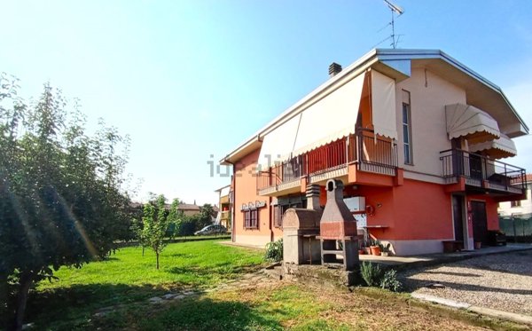 casa indipendente in vendita a Borgo Vercelli