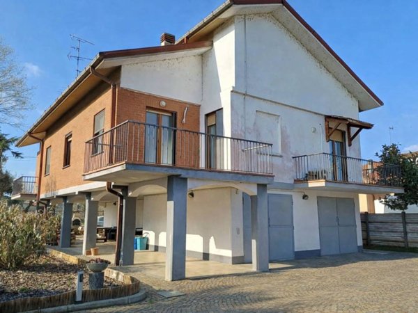 casa indipendente in vendita a Borgo Vercelli