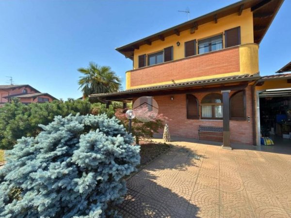 casa indipendente in vendita a Borgo Vercelli