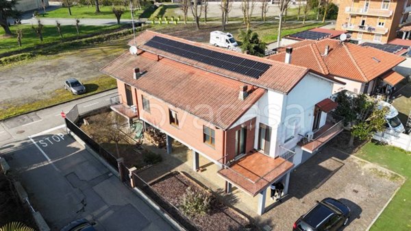 casa indipendente in vendita a Borgo Vercelli