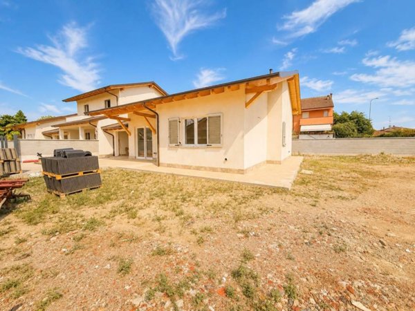 casa indipendente in vendita a Borgo Vercelli