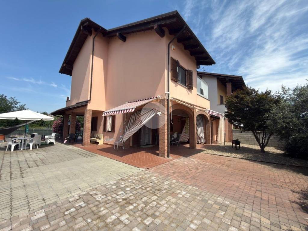 casa indipendente in vendita a Borgo Vercelli