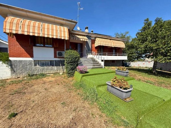 casa indipendente in vendita a Borgo Vercelli