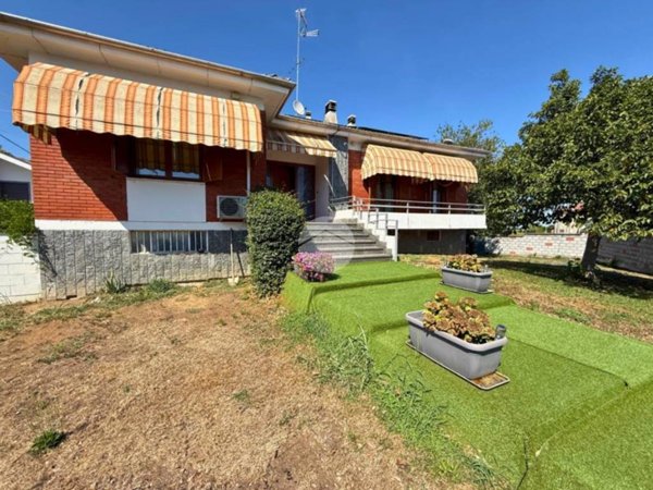 casa indipendente in vendita a Borgo Vercelli