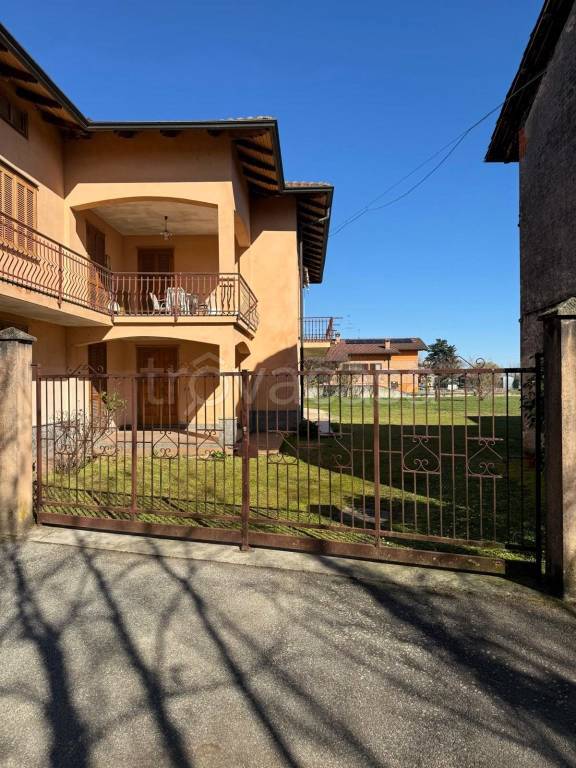 casa indipendente in vendita a Buronzo