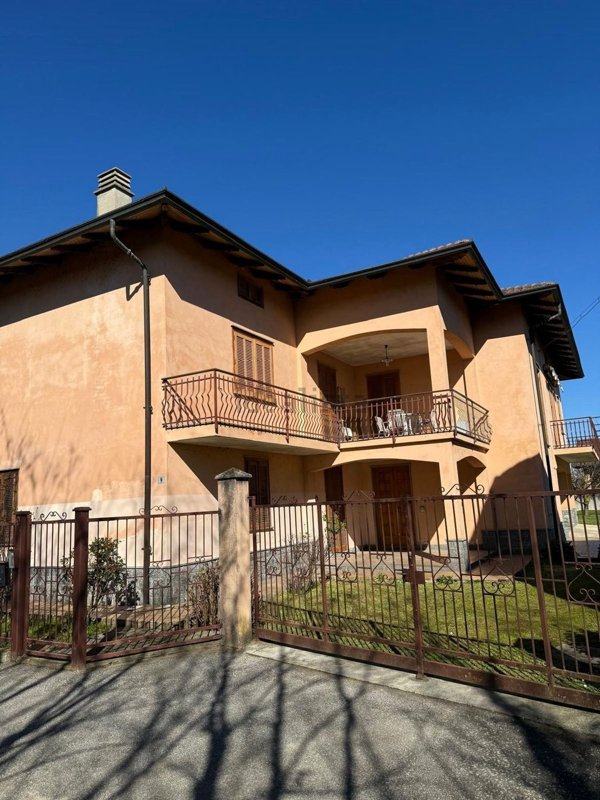 casa indipendente in vendita a Buronzo
