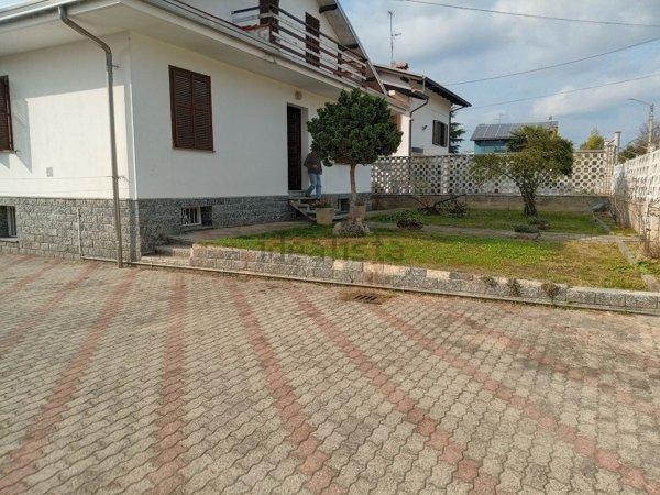 casa indipendente in vendita a Buronzo