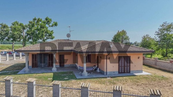casa indipendente in vendita a Buronzo