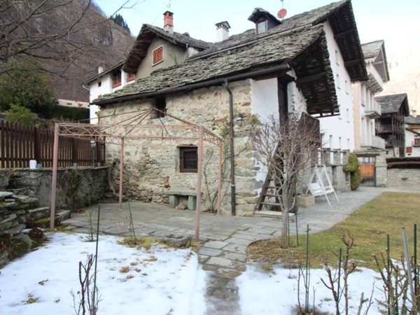 casa indipendente in vendita a Campertogno