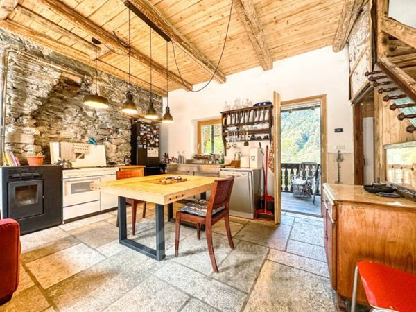 casa indipendente in vendita a Campertogno