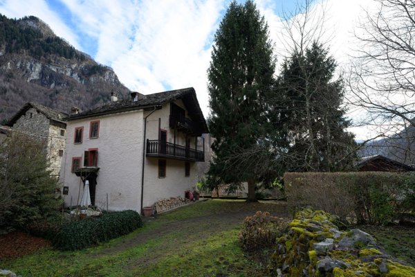 casa indipendente in vendita a Campertogno