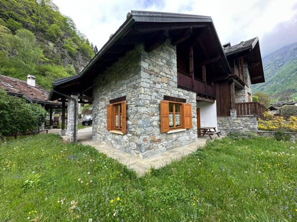 casa indipendente in vendita a Campertogno