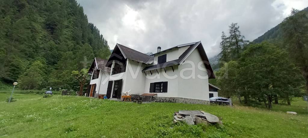 casa indipendente in vendita a Carcoforo