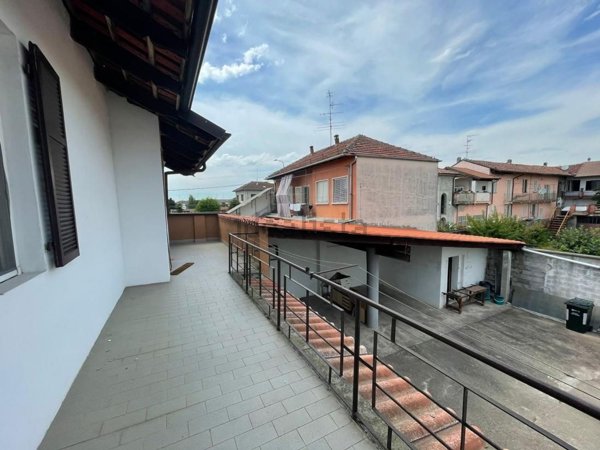 casa indipendente in vendita a Caresana