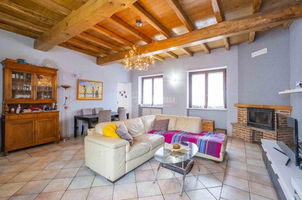 casa indipendente in vendita a Caresana