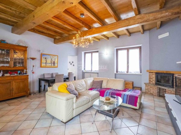 casa indipendente in vendita a Caresana